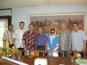 朱會長拜訪80多歲印尼軍醫鄭威武老前輩